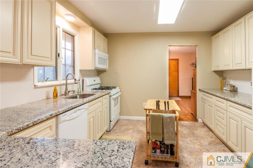 1271 Sioux Road North Brunswick, NJ 08902 - Photo 4 of 25 Gallery Image 4