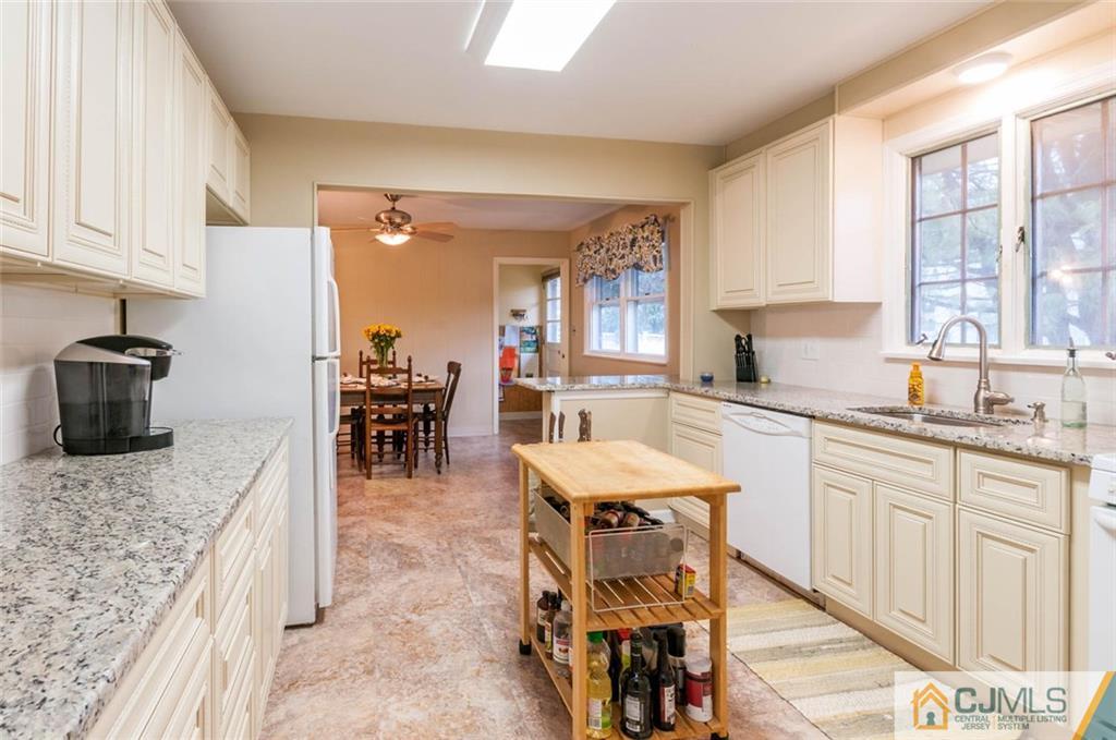 1271 Sioux Road North Brunswick, NJ 08902 - Photo 5 of 25 Gallery Image 5