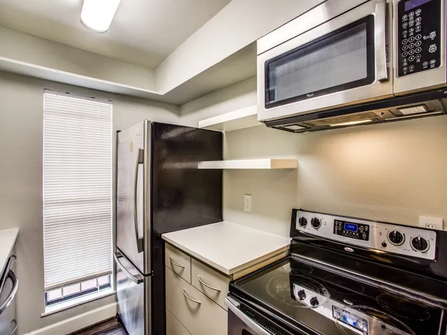 $2,200 | 1300 Fairview Street, Unit E, Houston, TX 77006