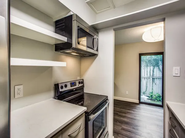 $2,150 | 1300 Fairview Street, Unit E, Houston, TX 77006