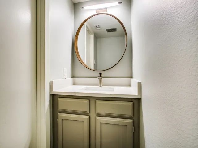 $2,200 | 1300 Fairview Street, Unit E, Houston, TX 77006