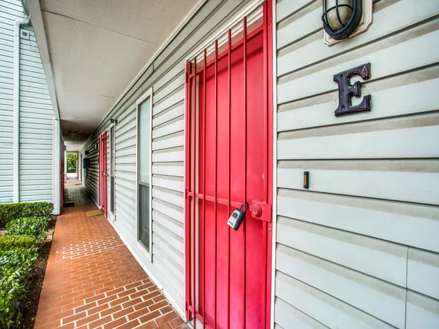 $2,200 | 1300 Fairview Street, Unit E, Houston, TX 77006