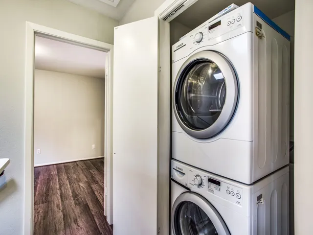 $2,200 | 1300 Fairview Street, Unit E, Houston, TX 77006