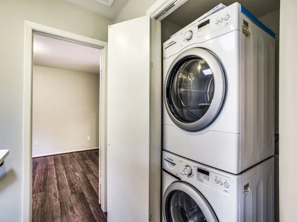 $2,150 | 1300 Fairview Street, Unit E, Houston, TX 77006