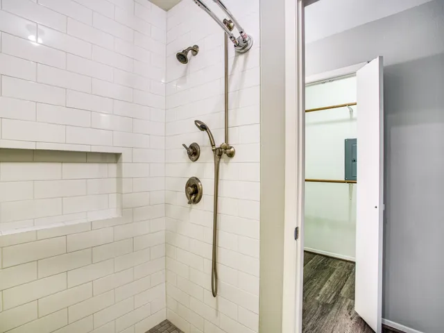 $2,200 | 1300 Fairview Street, Unit E, Houston, TX 77006