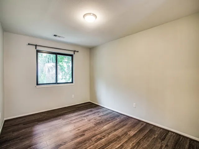 $2,200 | 1300 Fairview Street, Unit E, Houston, TX 77006