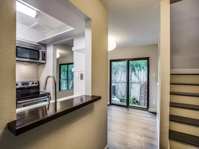 $2,200 | 1300 Fairview Street, Unit E, Houston, TX 77006