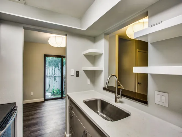 $2,200 | 1300 Fairview Street, Unit E, Houston, TX 77006