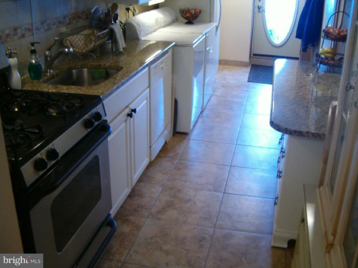 1130 Medway Road Philadelphia, PA 19115 - Photo 22 of 25 Laundry Room