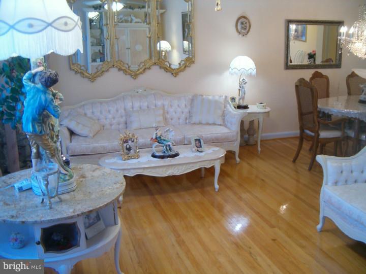 1130 Medway Road Philadelphia, PA 19115 - Photo 8 of 25 Living Room