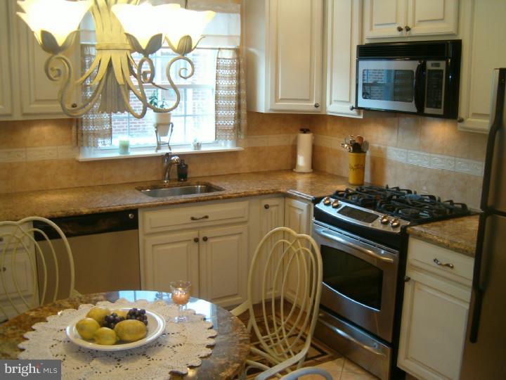 1130 Medway Road Philadelphia, PA 19115 - Photo 10 of 25 Kitchen