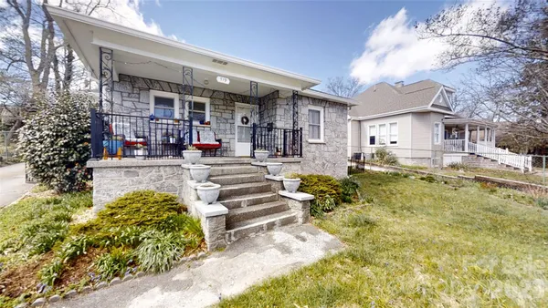 $399,900 | 719 Oakland Street, Hendersonville, NC 28739