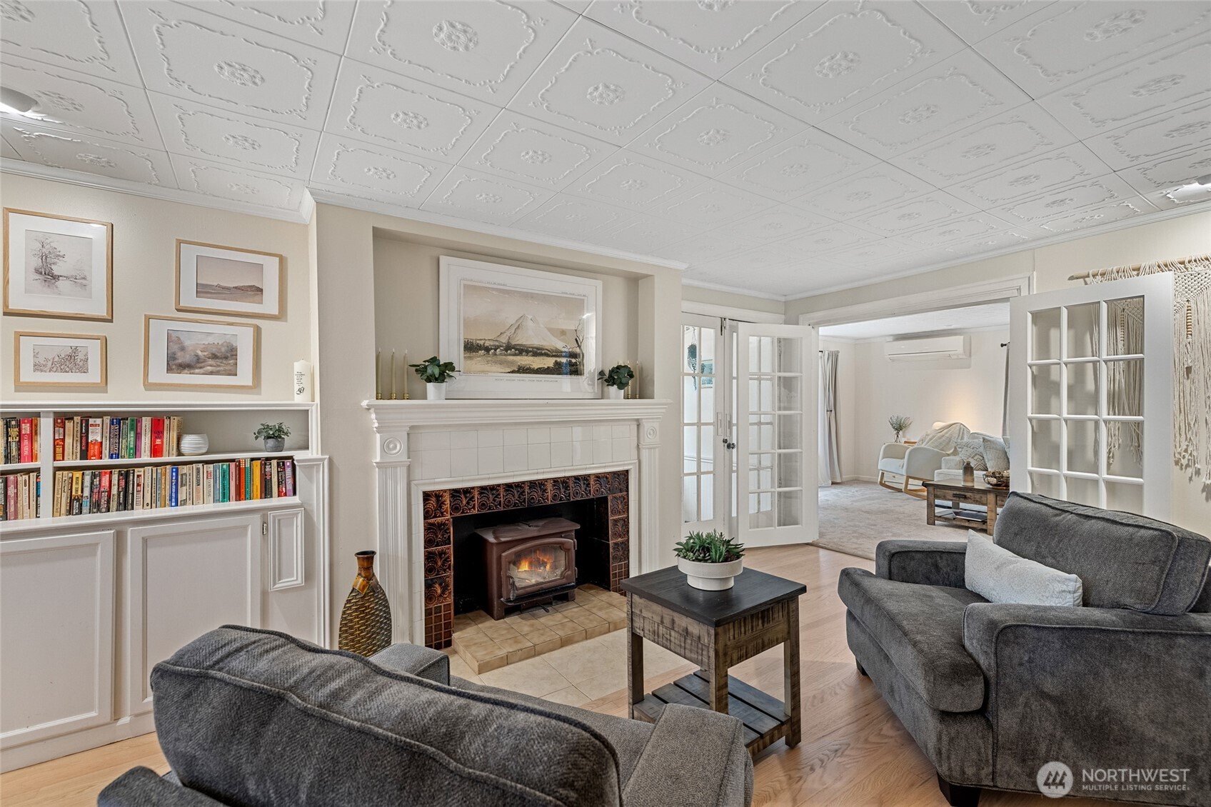 21260 Lake 16 Road Mount Vernon, WA 98274 - Photo 11 of 40 a living room with furniture and a fireplace