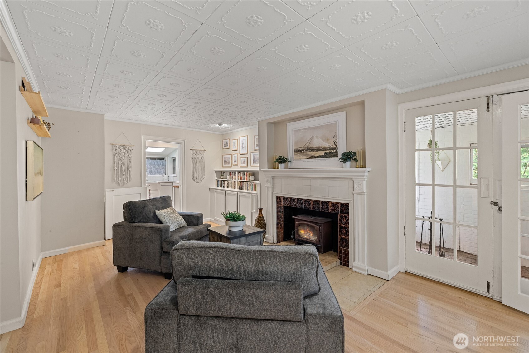 21260 Lake 16 Road Mount Vernon, WA 98274 - Photo 12 of 40 a living room with furniture and a fireplace