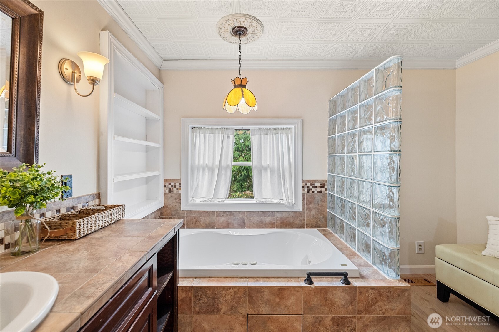 21260 Lake 16 Road Mount Vernon, WA 98274 - Photo 16 of 40 a bathroom with a tub a potted plant and a sink