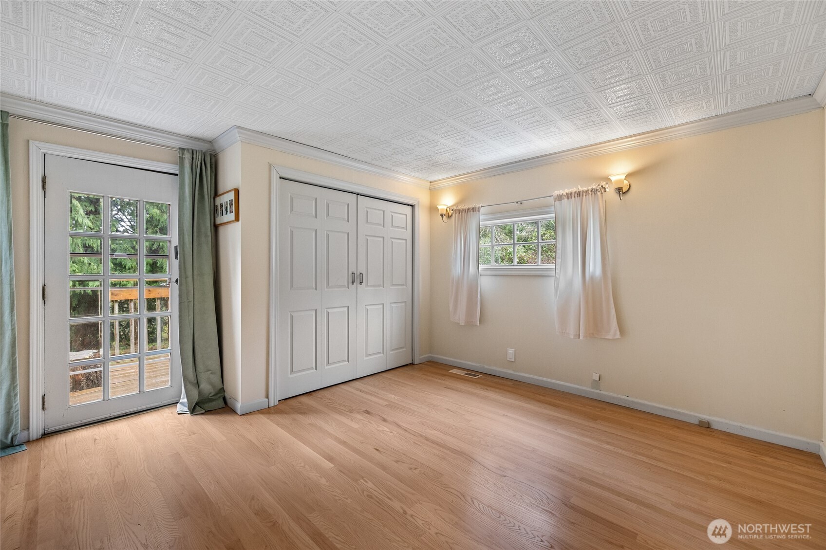 21260 Lake 16 Road Mount Vernon, WA 98274 - Photo 20 of 40 an empty room with wooden floor and windows
