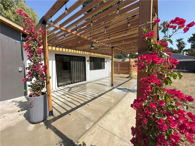 $1,995 | 6701 Andasol Avenue, Lake Balboa, CA 91406