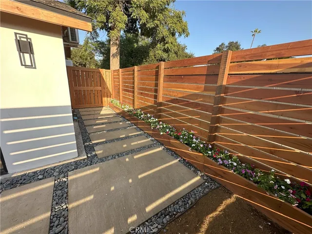 $1,995 | 6701 Andasol Avenue, Lake Balboa, CA 91406