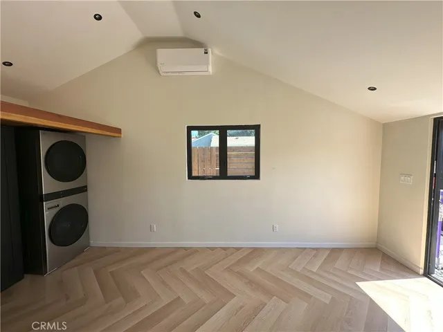 $1,995 | 6701 Andasol Avenue, Lake Balboa, CA 91406