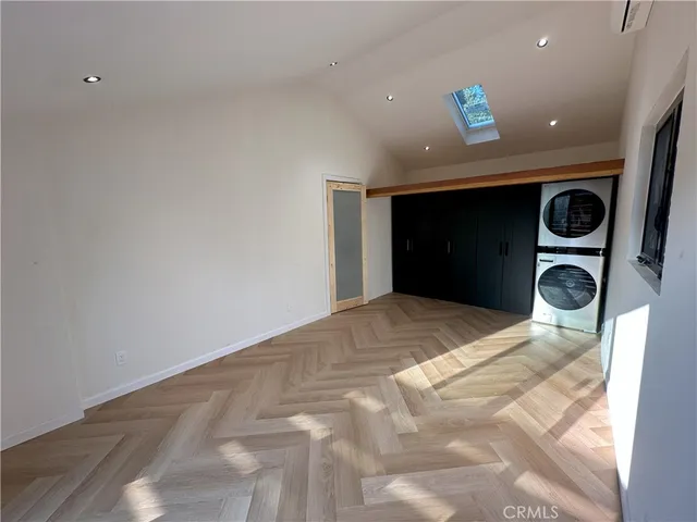 $1,995 | 6701 Andasol Avenue, Lake Balboa, CA 91406