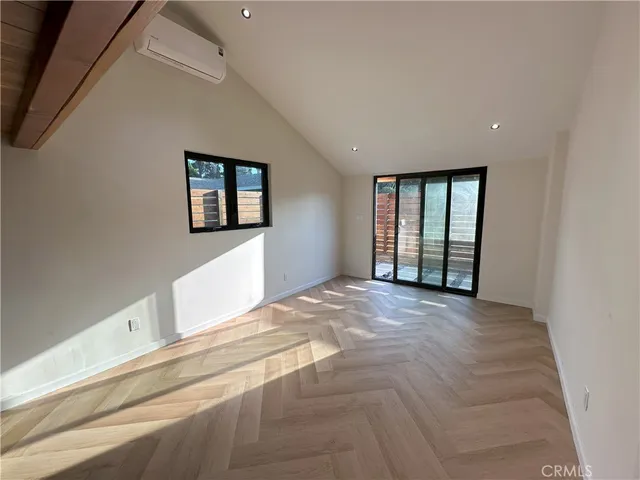 $1,995 | 6701 Andasol Avenue, Lake Balboa, CA 91406