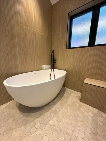 $1,995 | 6701 Andasol Avenue, Lake Balboa, CA 91406