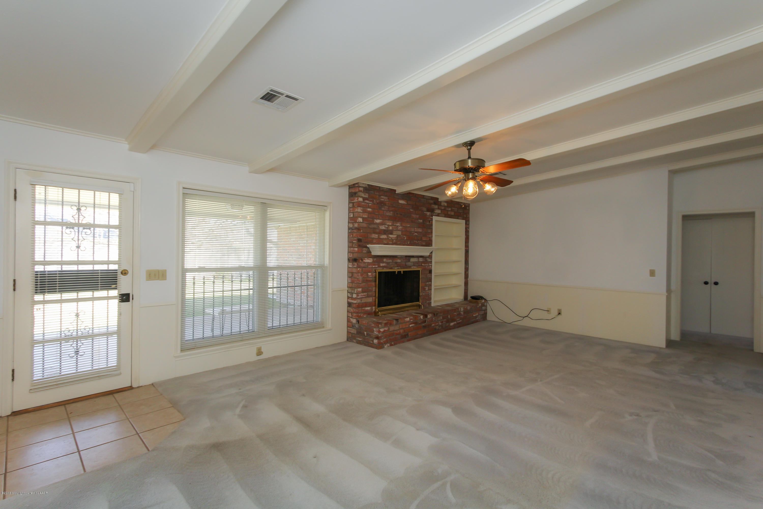 7012 Dreyfuss Road Amarillo, TX 79106 - Photo 20 of 39 an empty room with windows and fireplace