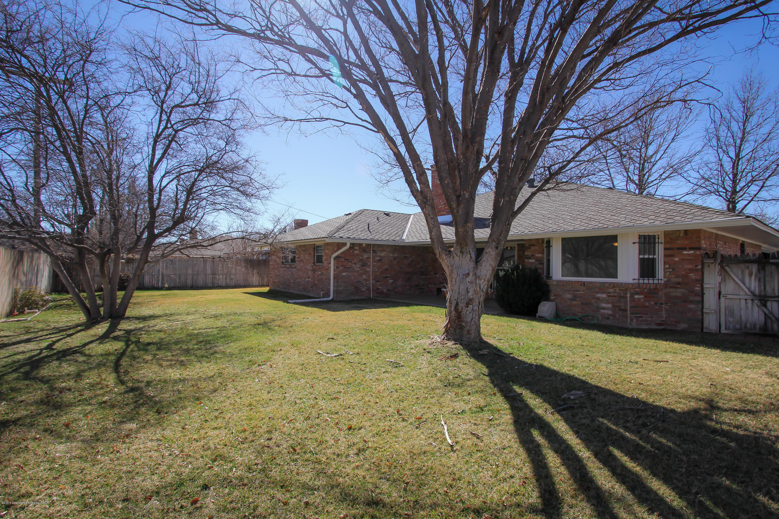 7012 Dreyfuss Road Amarillo, TX 79106 - Photo 23 of 39 a front view of a house with a yard