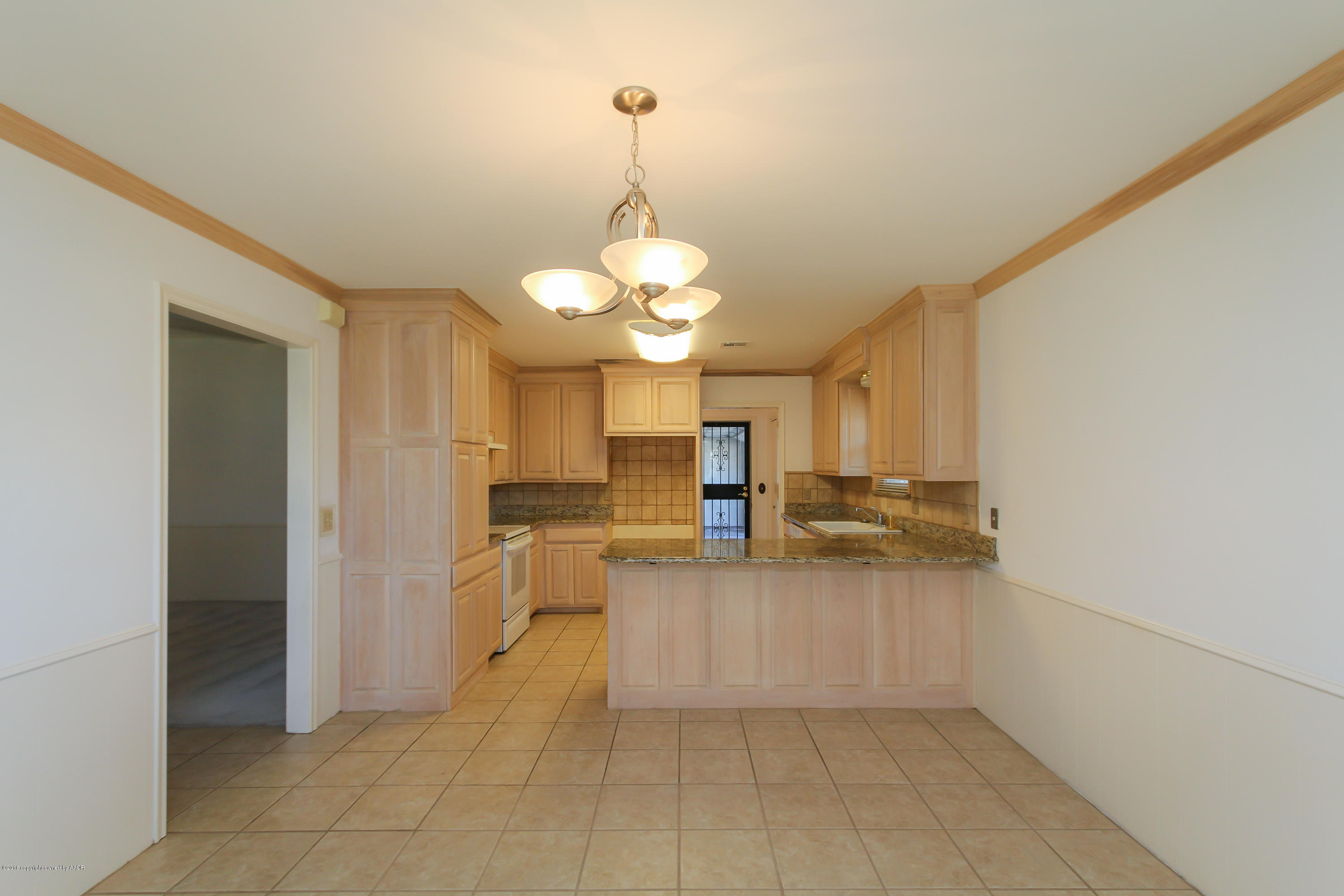 7012 Dreyfuss Road Amarillo, TX 79106 - Photo 28 of 39 a kitchen with a refrigerator and a sink