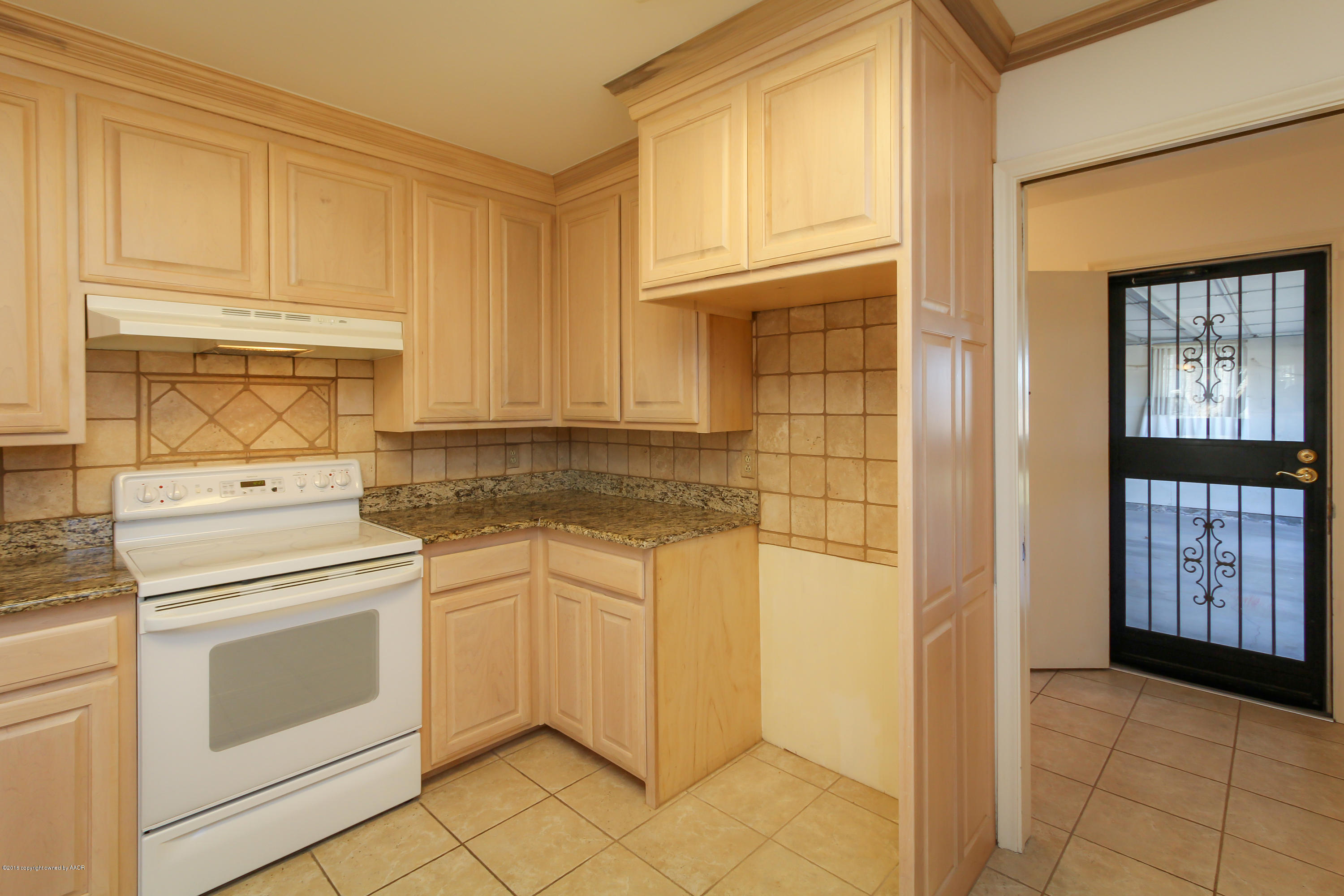 7012 Dreyfuss Road Amarillo, TX 79106 - Photo 31 of 39 a stove top oven sitting inside of a kitchen