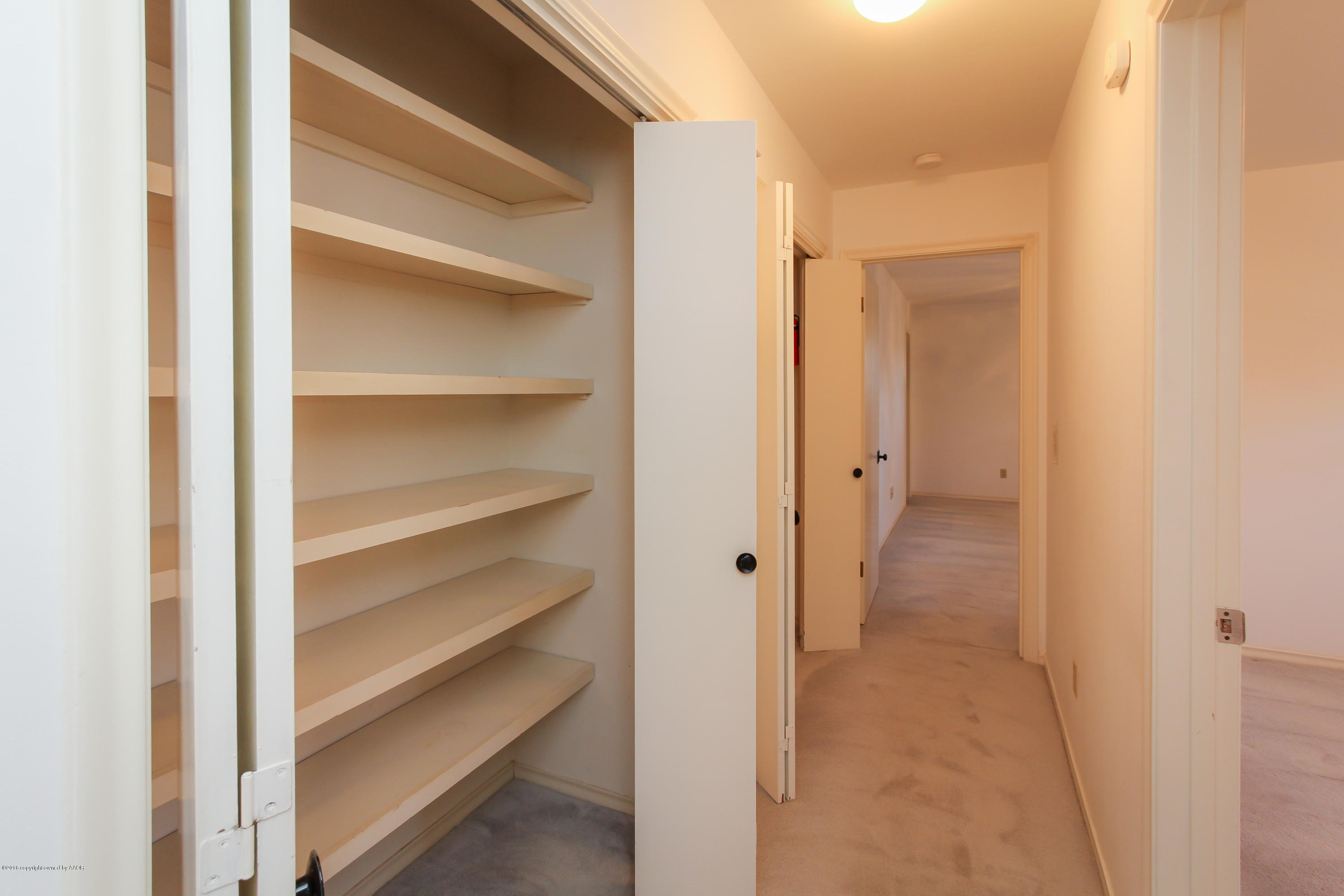 7012 Dreyfuss Road Amarillo, TX 79106 - Photo 9 of 39 a view of a hallway with closet