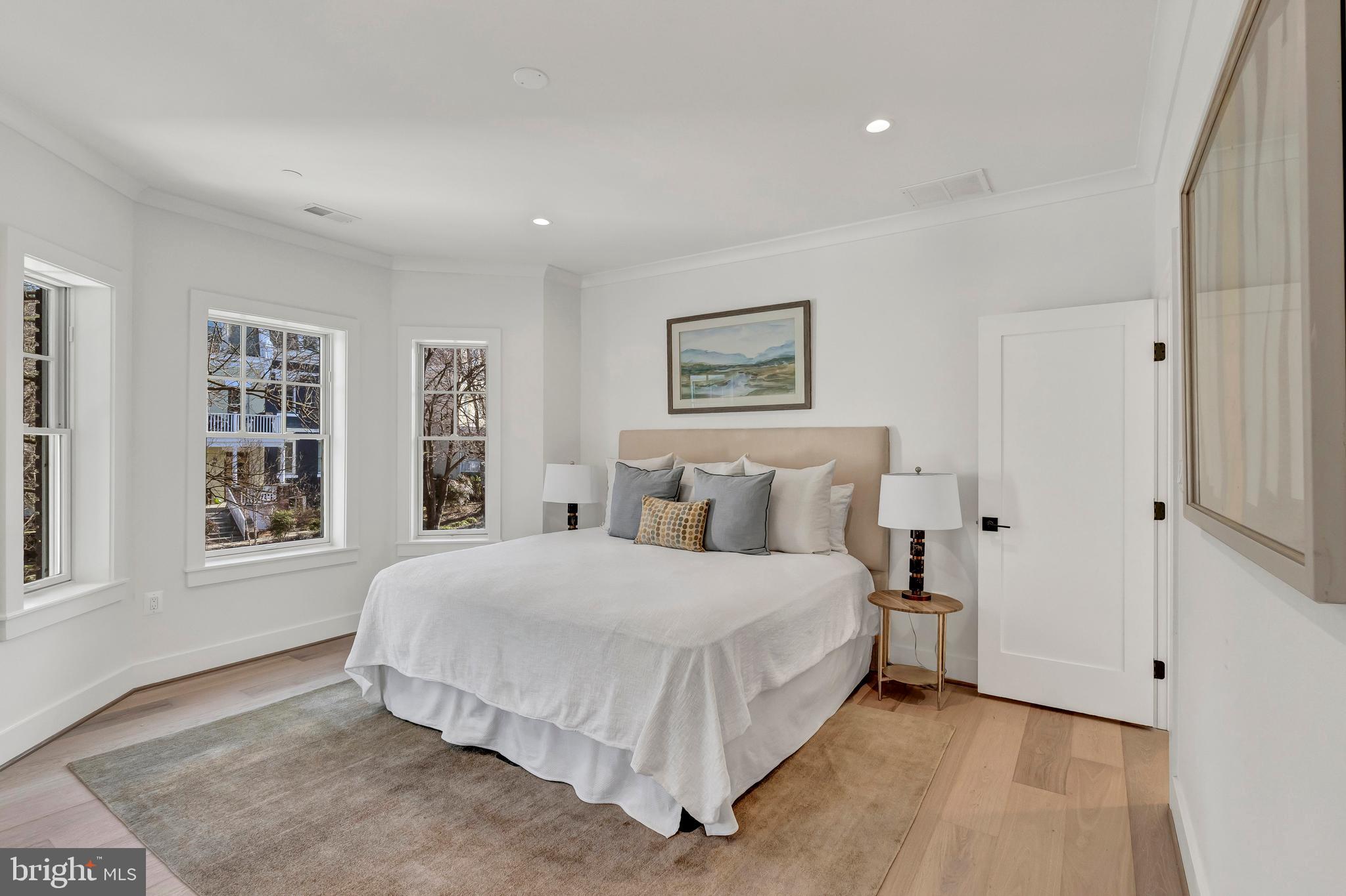 2001 Klingle Road Northwest Washington, DC 20010 - Photo 30 of 50 a bedroom with a large bed and a window