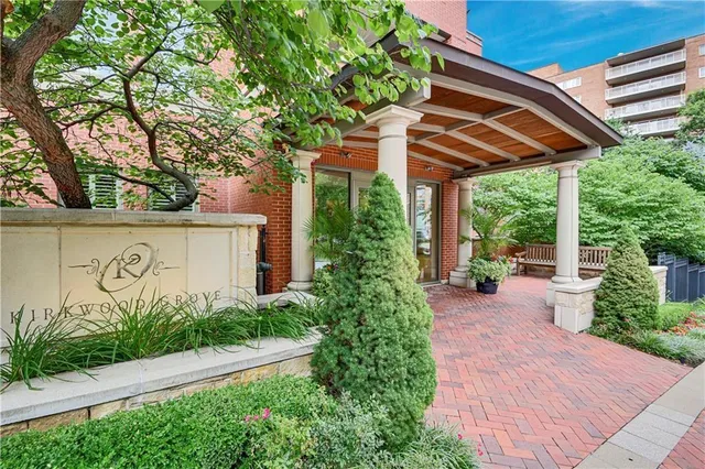 $625,000 | 4900 Central Street, Unit 104, Kansas City, MO 64112