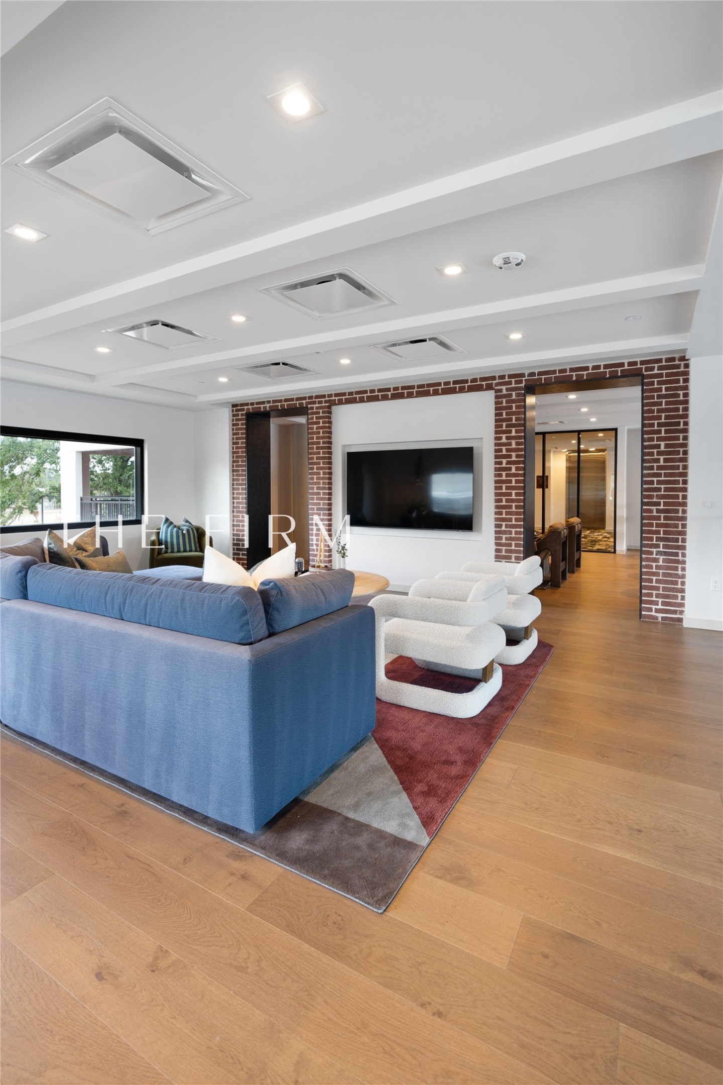 3001 West 11th Street, Unit 575 Houston, TX 77008 - Photo 19 of 20 a living room with furniture and a flat screen tv