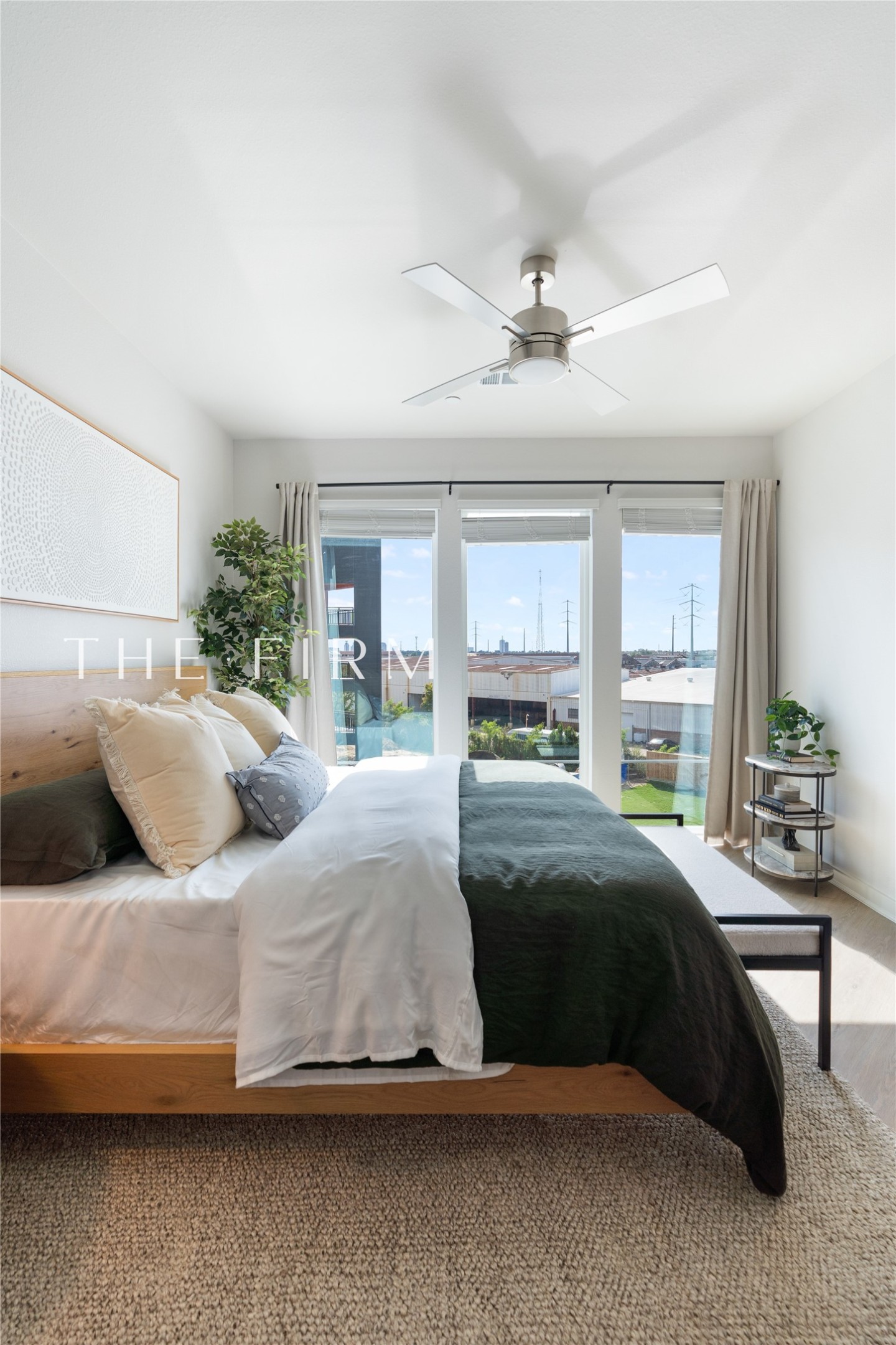 3001 West 11th Street, Unit 575 Houston, TX 77008 - Photo 7 of 20 a bedroom with a bed and window