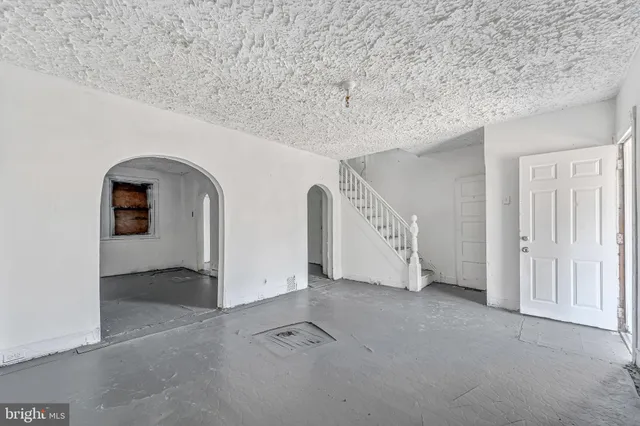 a view of empty room with windows