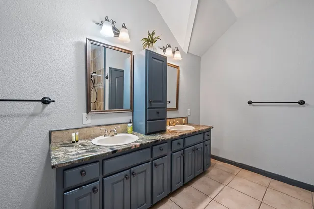 $669,000 | 209 Lakeview Circle, Spring Branch, TX 78070