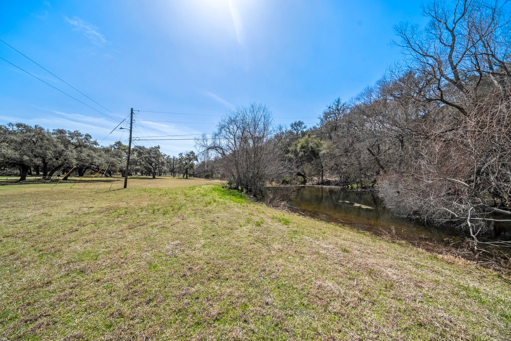 209 Lakeview Circle Spring Branch, TX 78070 - Photo 37 of 40