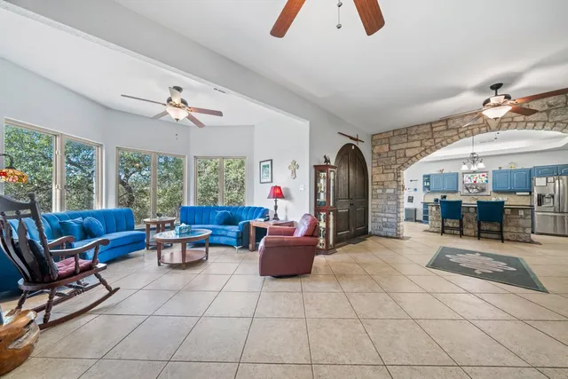 $669,000 | 209 Lakeview Circle, Spring Branch, TX 78070