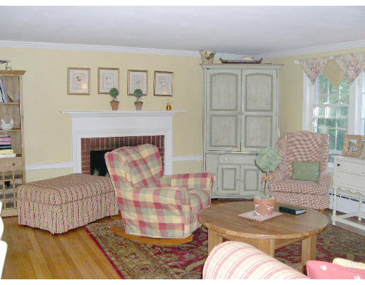 172 Country Way Scituate, MA 02066 - Photo 4 of 11 Gallery Image 4