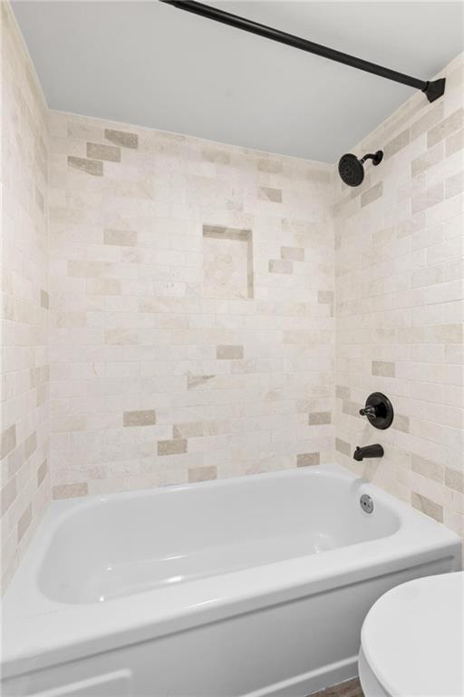 34 Chaumont Square Northwest Atlanta, GA 30327 - Photo 25 of 42 a bathroom with a bathtub and a toilet