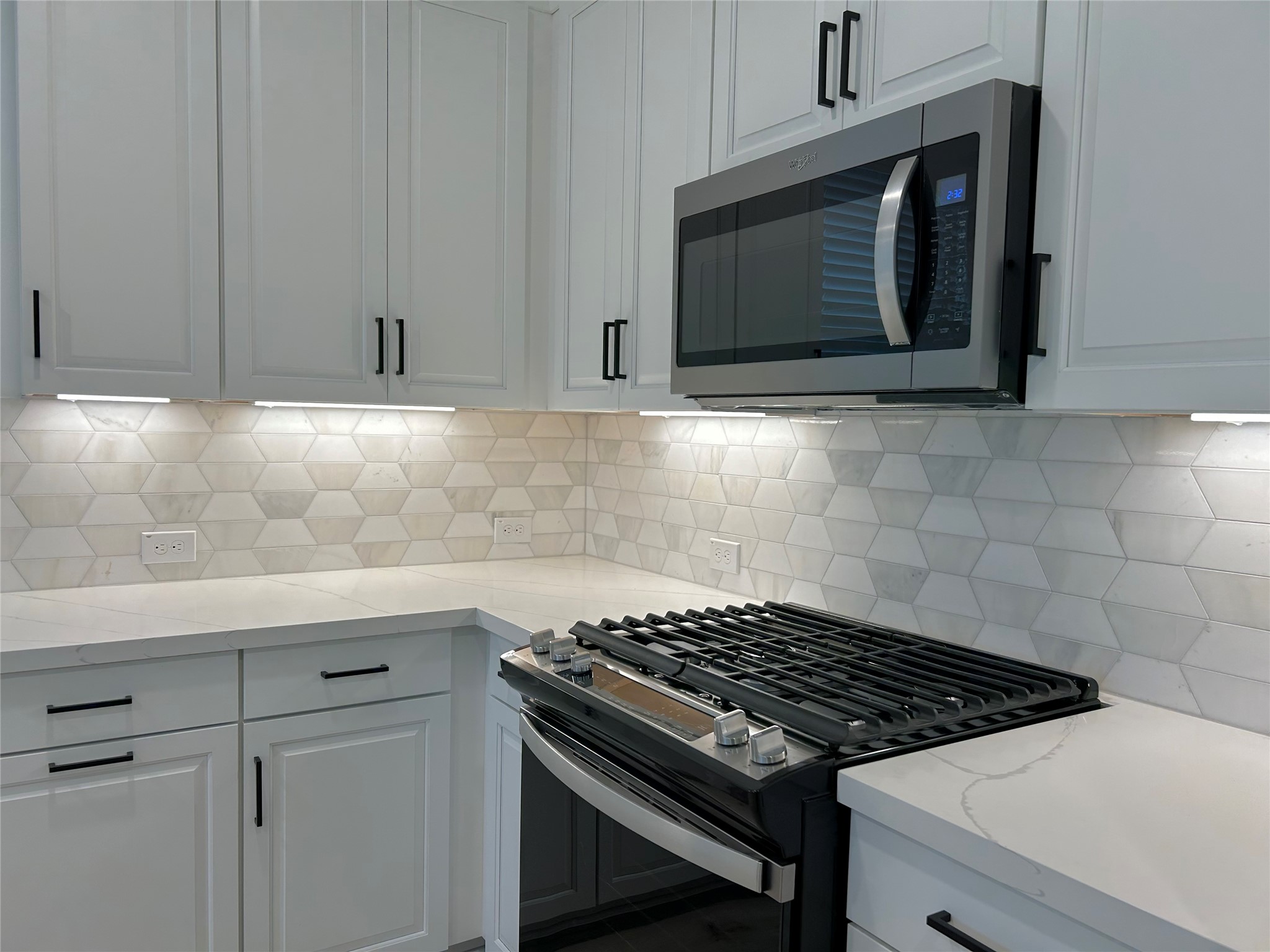 15310 Spanish Ranchos Way, Unit WAYS Cypress, TX 77433 - Photo 16 of 40 Under cabinet lighting