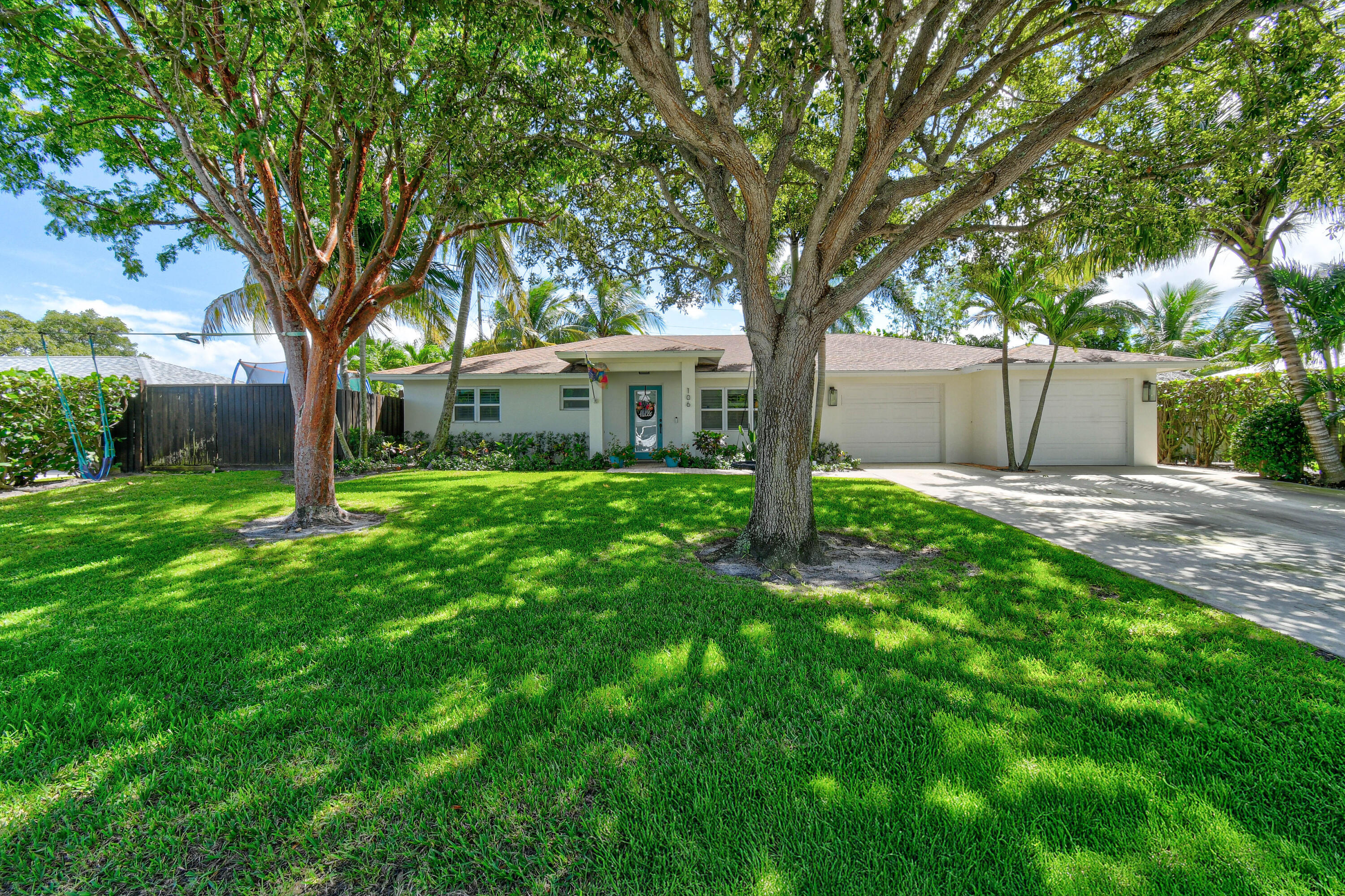 106 Windsor Road East Jupiter, FL 33469 - Photo 42 of 44 Exterior Front