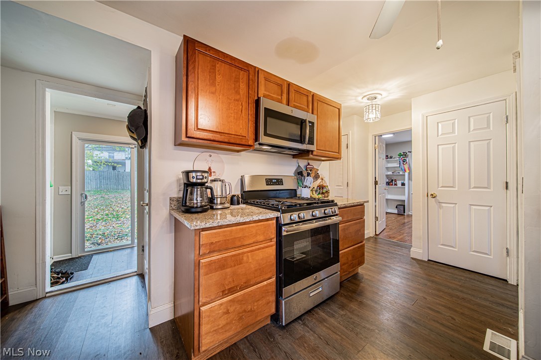 1107 Castleton Road Cleveland Heights, OH 44121 - Photo 10 of 31