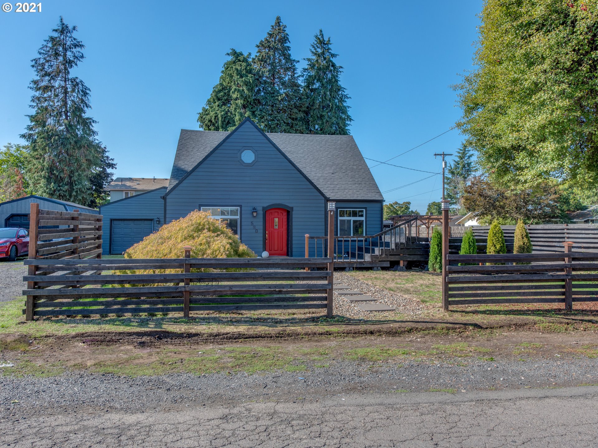 580 54th Street Springfield, OR 97478 - Photo 2 of 31 a front view of a house with garden