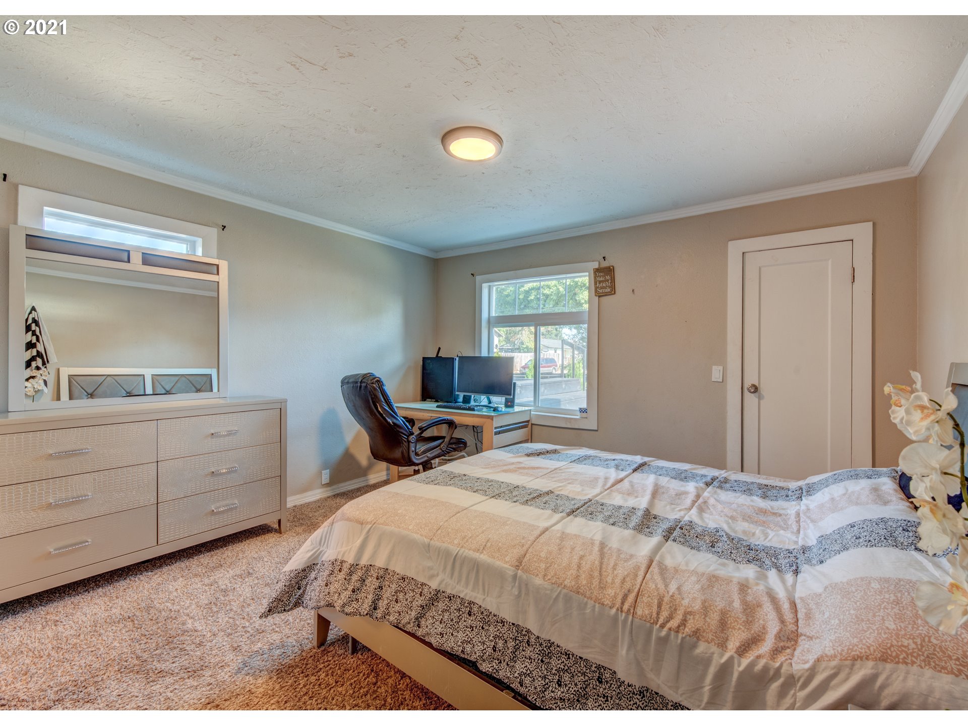 580 54th Street Springfield, OR 97478 - Photo 17 of 31 a bedroom with a bed and a dresser