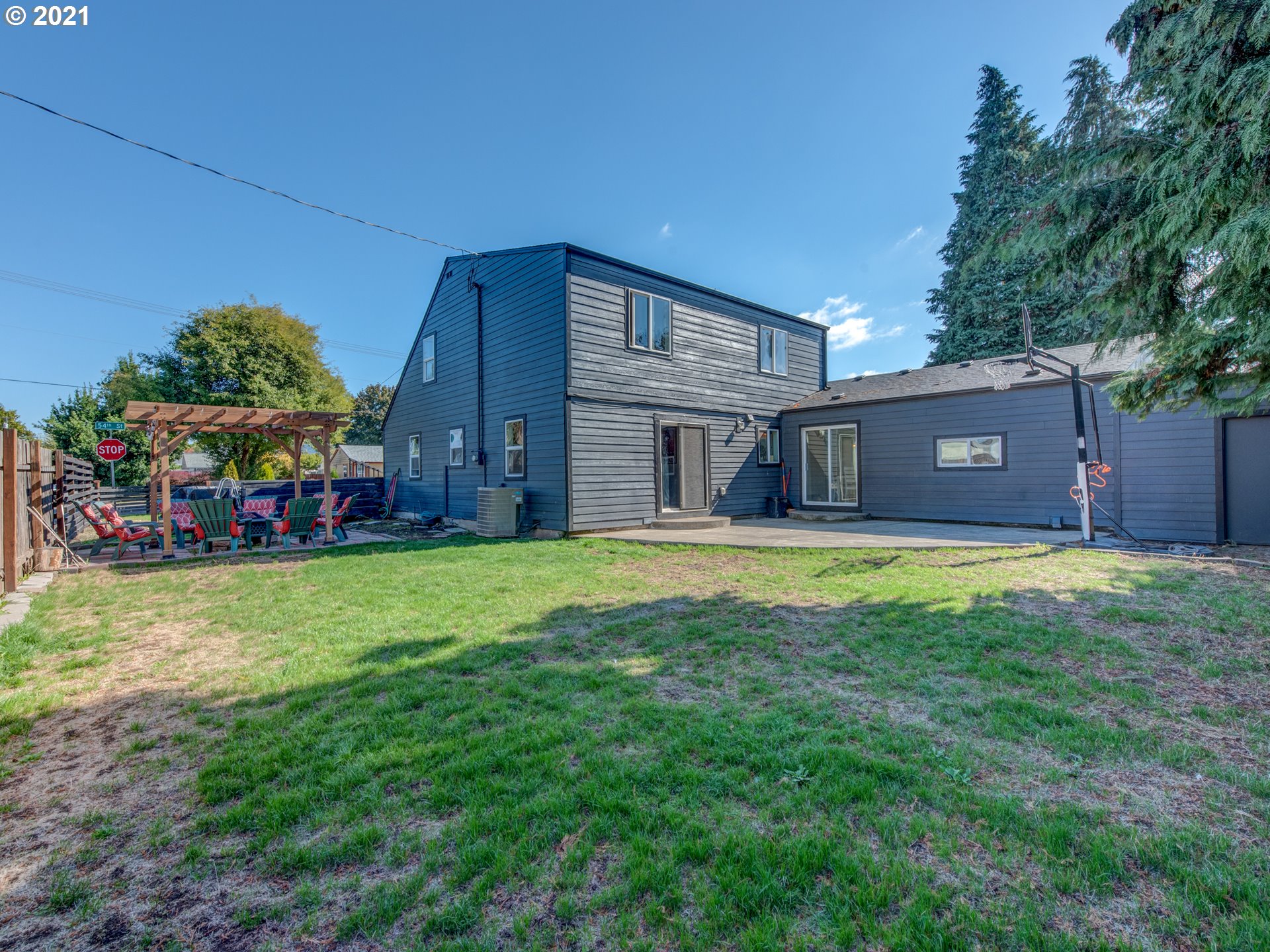 580 54th Street Springfield, OR 97478 - Photo 27 of 31 a house view with a outdoor space