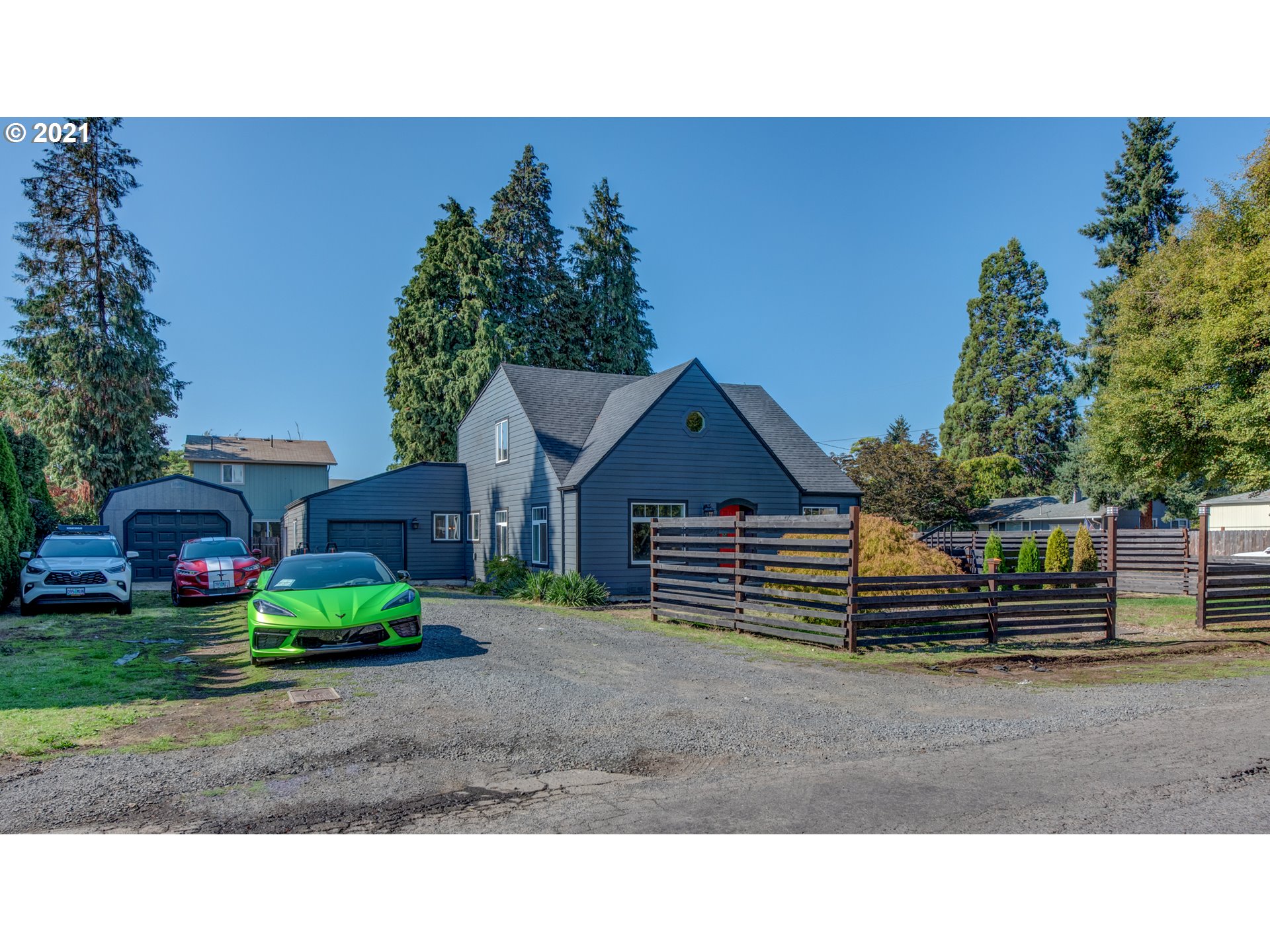 580 54th Street Springfield, OR 97478 - Photo 31 of 31 a backyard of a house with lots of green space