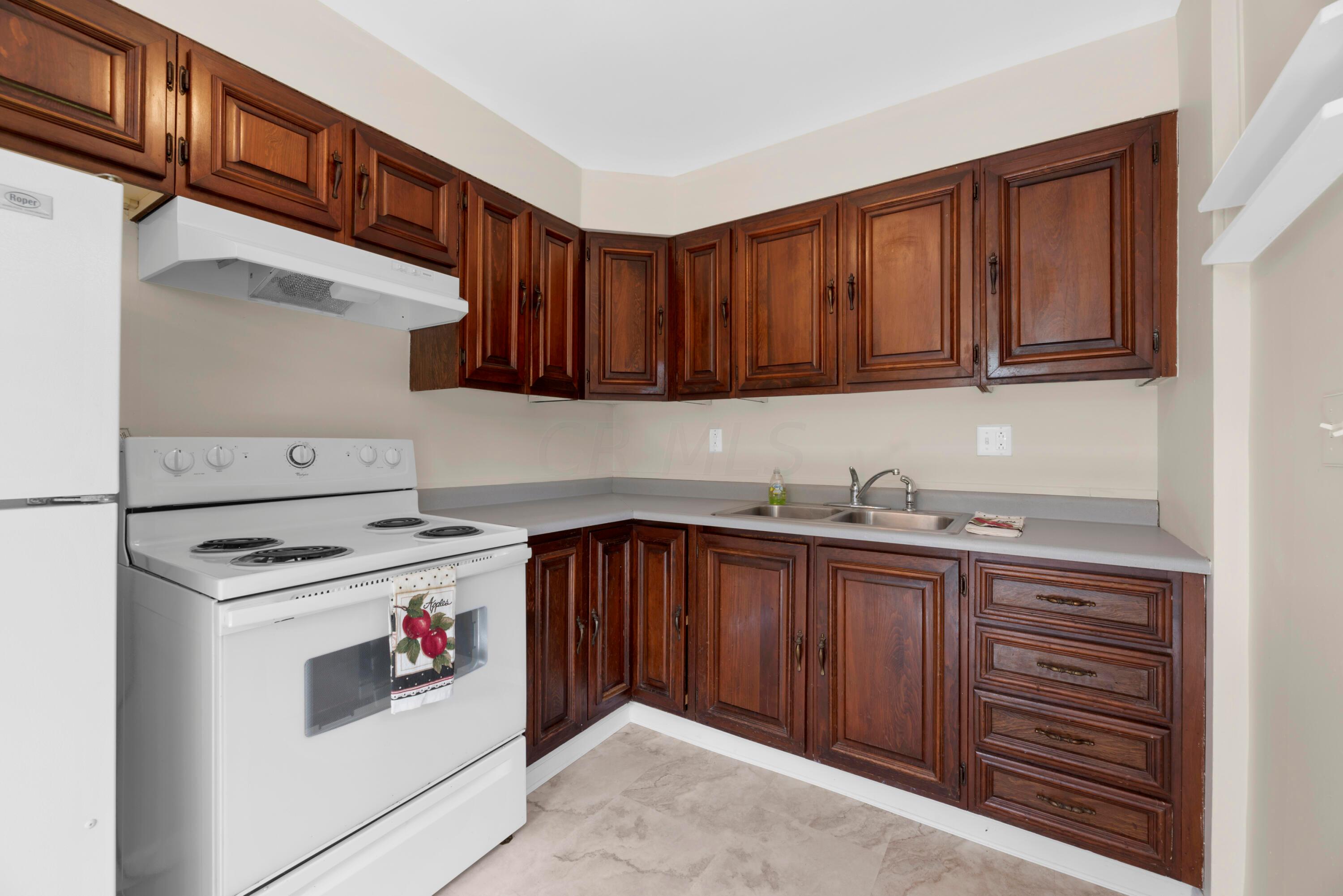 2434 Woodstock Road Columbus, OH 43221 - Photo 10 of 51 MAR_9007