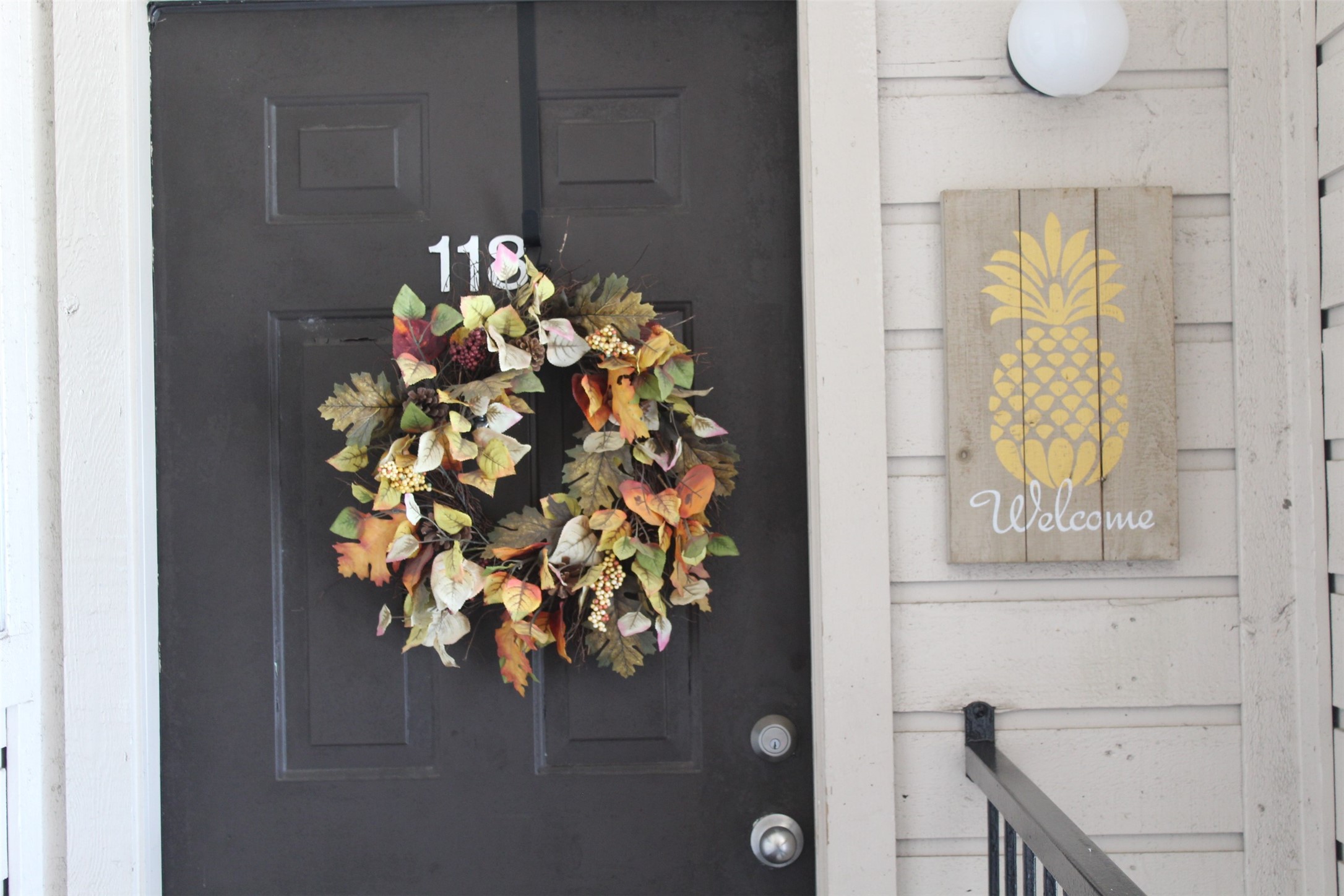 4041 Drake Street, Unit 118 Houston, TX 77005 - Photo 5 of 28 a vase of flowers sitting on a table